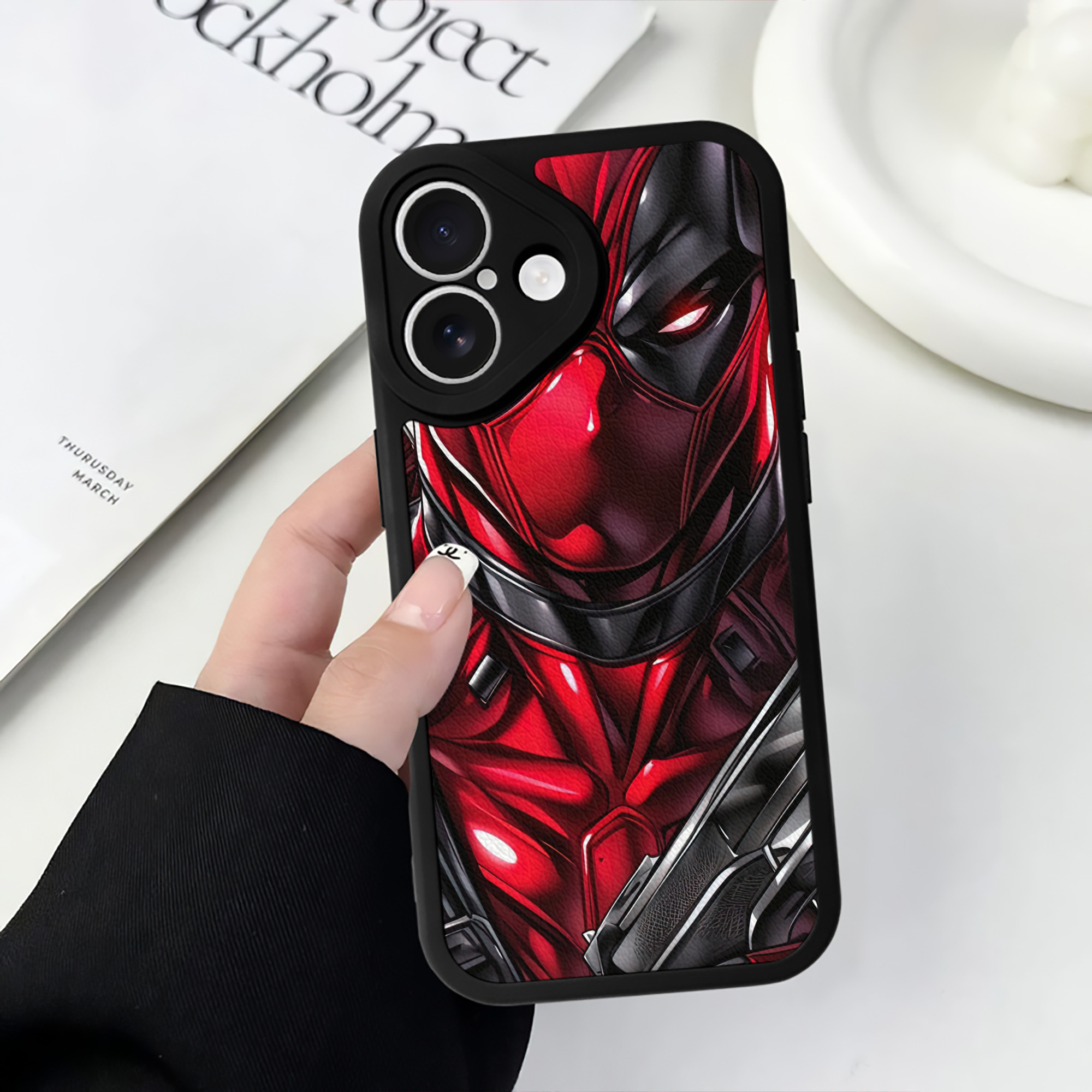 （画像用） Deadpool デッドプール 【iPhone 16シリーズ対応】シリコンスマホケース（レザー調） 材質：シリコン